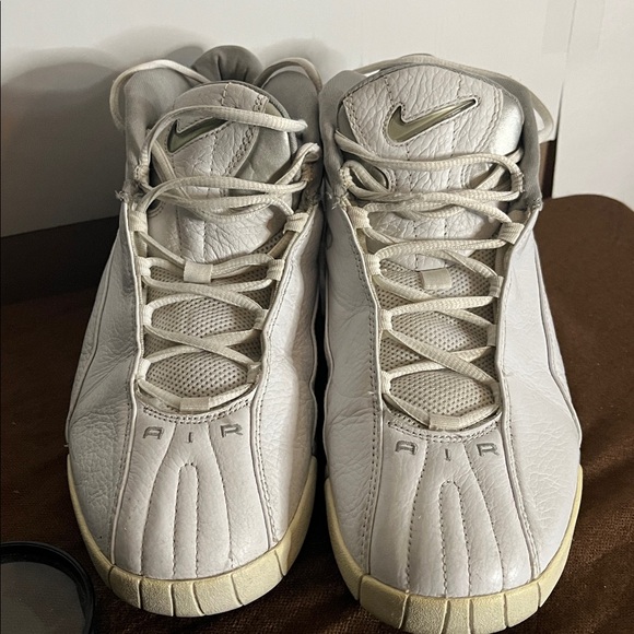 Nike Air Gold swoosh white and silver leather 13 shoes - Picture 3 of 11